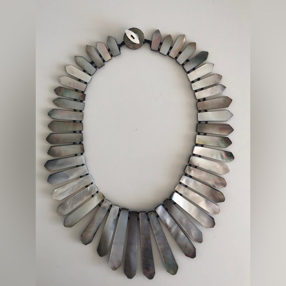 Reversible Shell Necklace - Picture 4 of 8